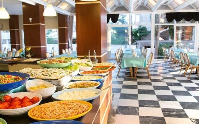 Bella Pino Beach Club Hotel