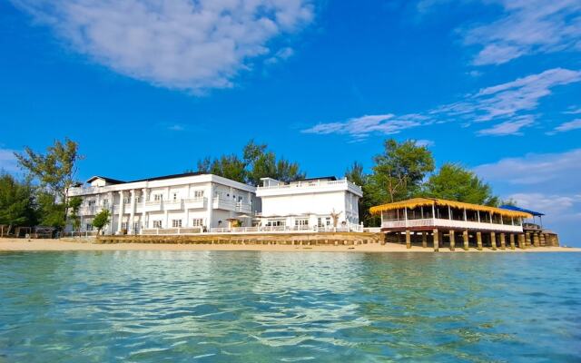 Gili Beachfront Suites