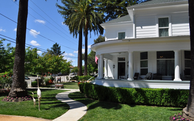 The River Belle Inn