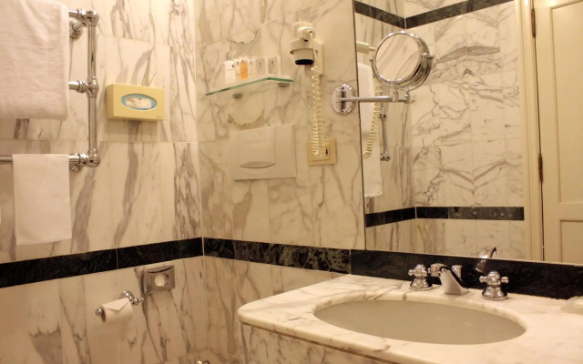 Hotel Avama Prony