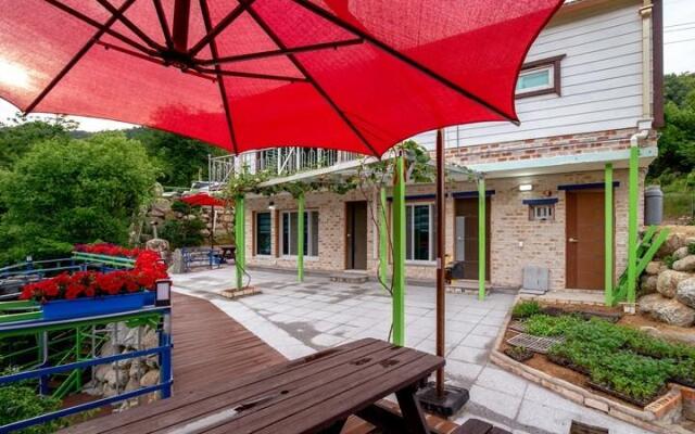 Hwachaebong Gaegok Pension