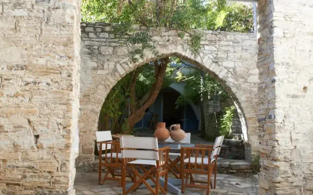 Monadiko Rural House