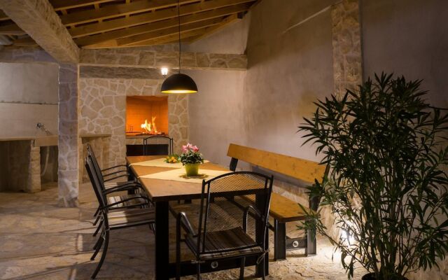 Beachfront Villa Seashell with Pool