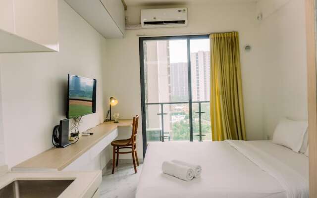 Well Furnished And Comfy Studio Sky House Bsd Apartment
