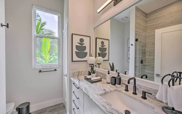 Sand Volleyball Court, Pool & Spa: Naples Gem!