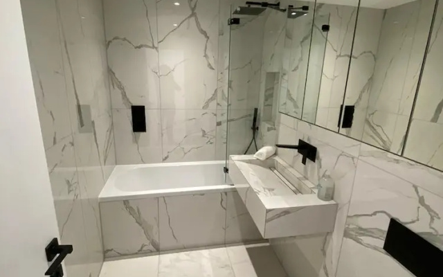 Amazing 2 Bed 2 Bath Flat