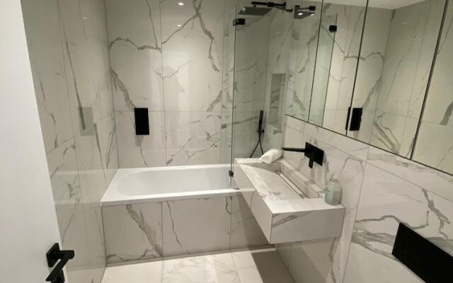Amazing 2 Bed 2 Bath Flat