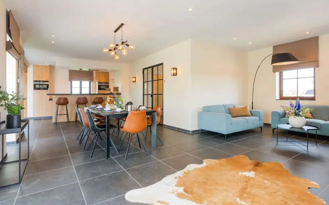 Chic Villa in Comines-warneton With Garden