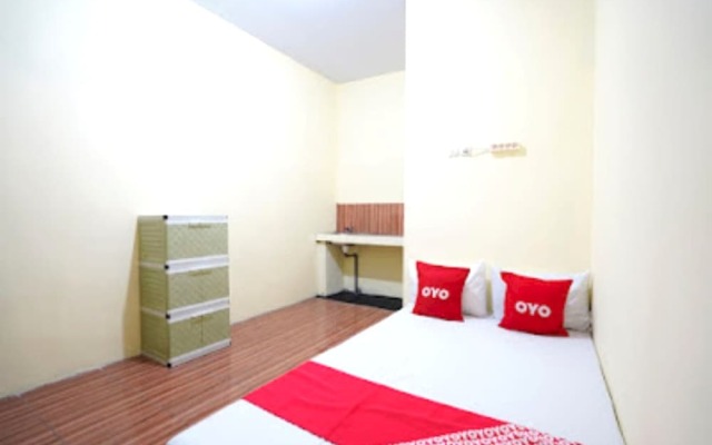 OYO Life 92920 Rumah Kost Azca