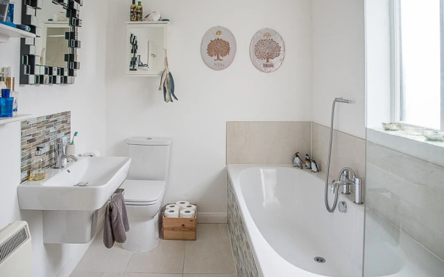 Honey Bee House, Orford