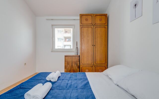 Spacious apartment Zvone with 3 balconies and parking