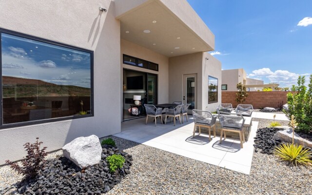 Desert Dreaming 2 Bedroom Home by RedAwning