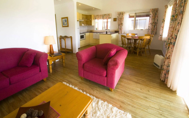 Poinciana Cottages