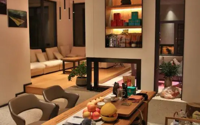 Season Faxian Designer Holiday Homestay