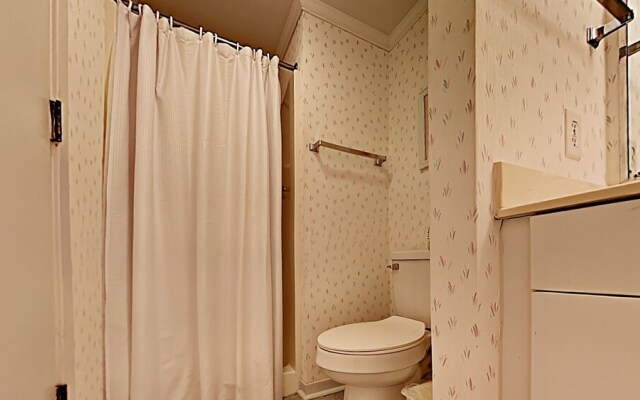 Laurel Court #205