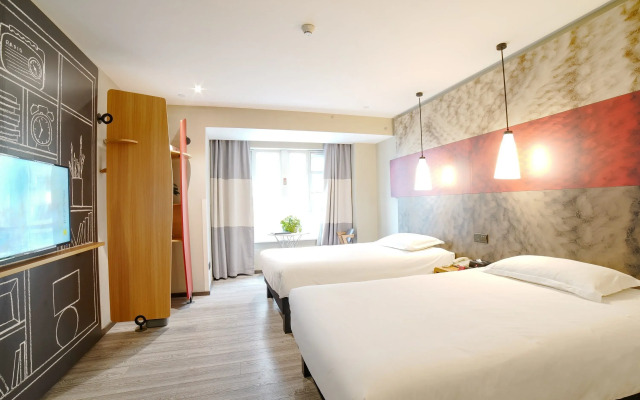 ibis Chengdu West Jingcui Road