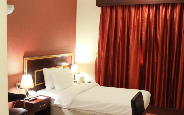 Montreal Naif Hotel