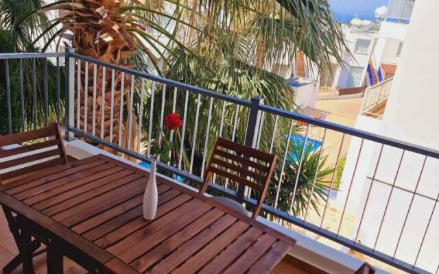 Sea view one bed apartment with pool in Peyia B7