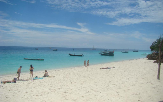 Tabasam Beach Bungalow & Restaurant