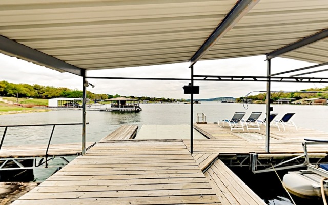 Huge Lake Travis - 4 Bedroom Home