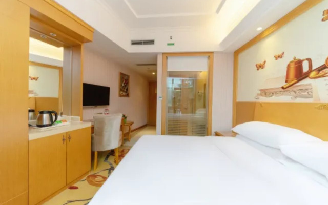 Vienna Hotel (Dongguan Songshan Lake Dalang Textile Center Store)