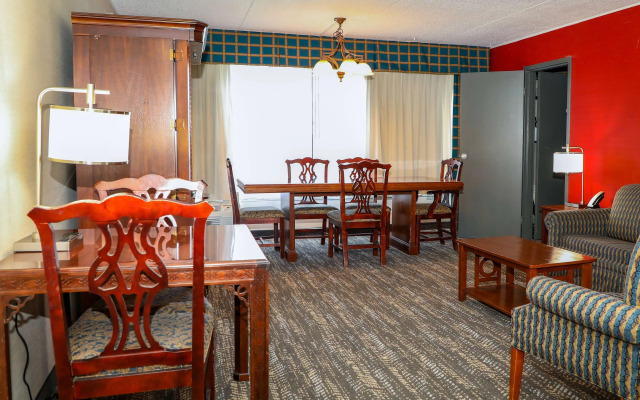 Ramada by Wyndham Cumberland Downtown