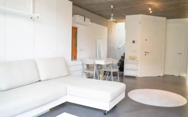 Stylish and Central Duplex House in Beyoglu