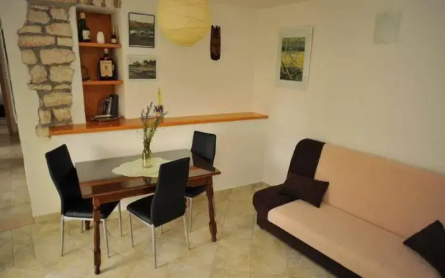 Apartments Dakrijus