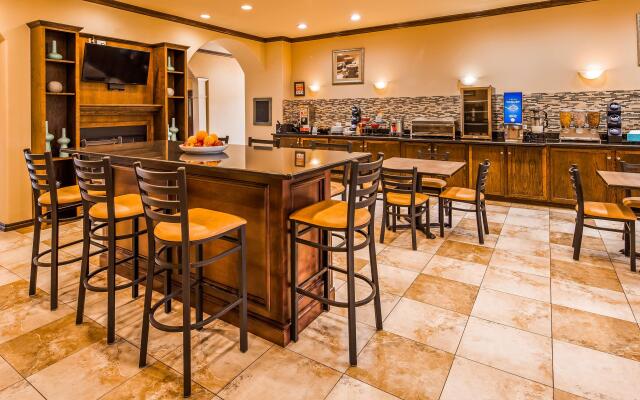 Best Western Red River Inn & Suites