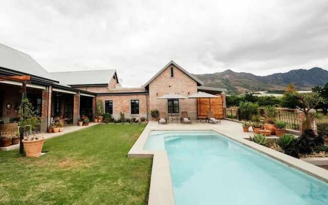 Vineyard Views Country House