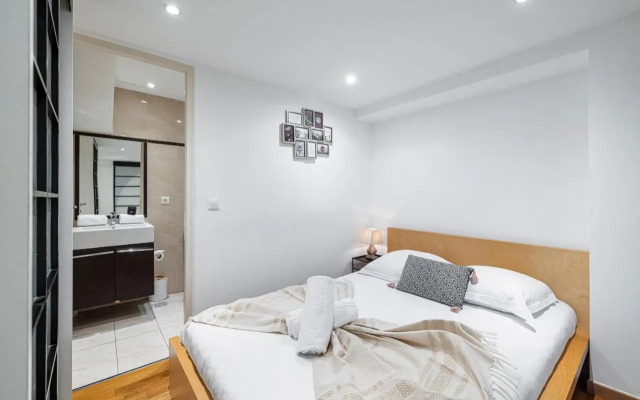 Massena Street - 1 Bdr Duplex with AC & Parking