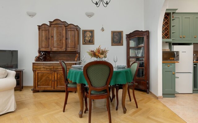 Classic Warsaw by Renters Prestige