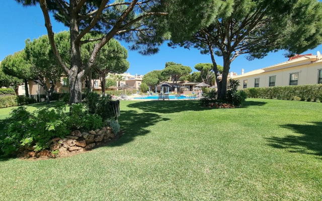 Oura Praia Hotel And Apartments