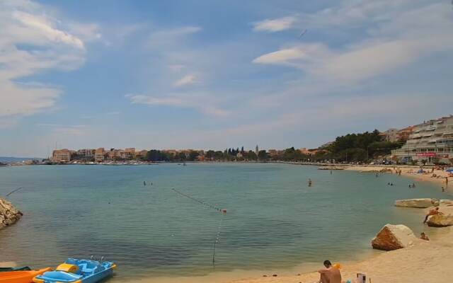 House next to the river Miro