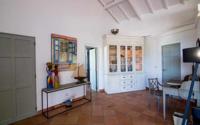 Stunning Ocean Views, Large Heated Pool, Walk to the Beach, AC, Free Wifi — фото 2