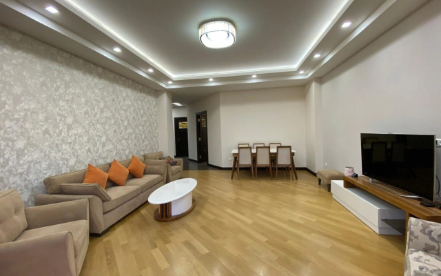 Kajaznuni Street, 3 bedrooms Luxury & Unique apartment QA444