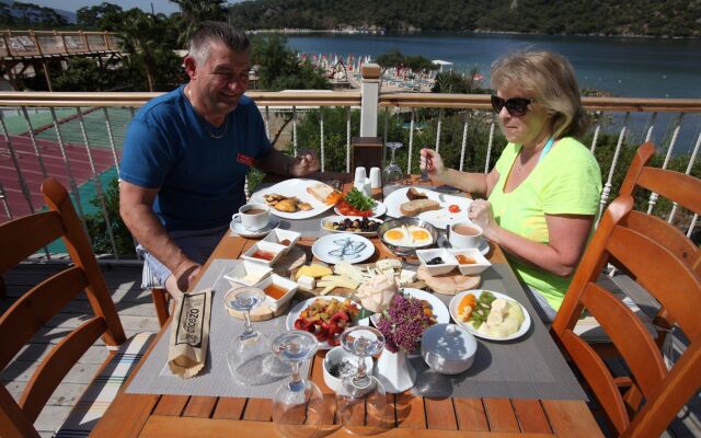 S3 Seahorse Beach Club & Hotel