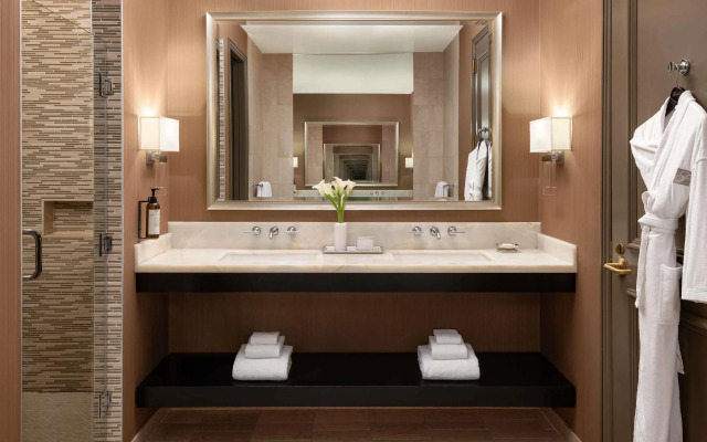 Fairmont Chicago at Millennium Park