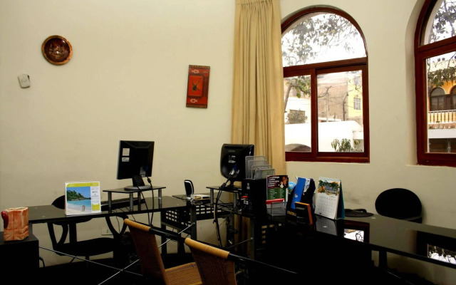 LYNIK La Casa de Blanca