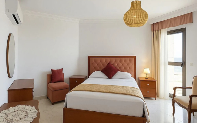 Tasteful Seaside Suite