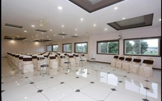 OYO 19312 Hotel Shiv Shakti