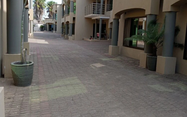 Executive Fully Furnished Apartment Close to Amenities