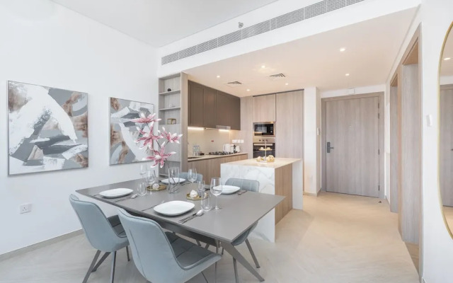 Luxury Stay At JVC with Pool & Gym