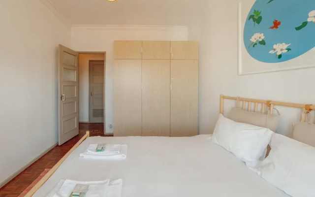 Santa Catarina Flat 2BD With Balcony by Vacationy