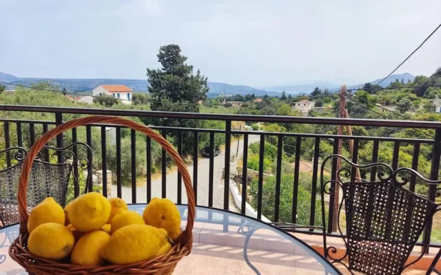 Koukos House surrounded by nature