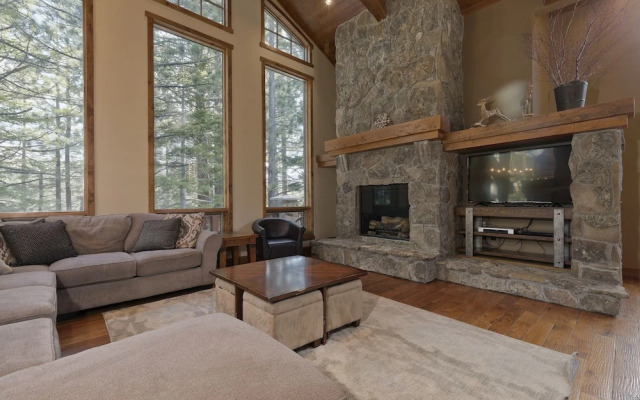 Stonegate #5 5 Bedroom Home by RedAwning