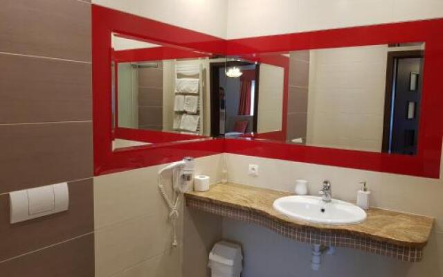 Figaro - Hotel I Restauracja