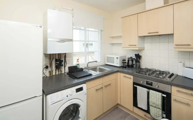 2BD London Flat - City Buzz & Parkside Serenity