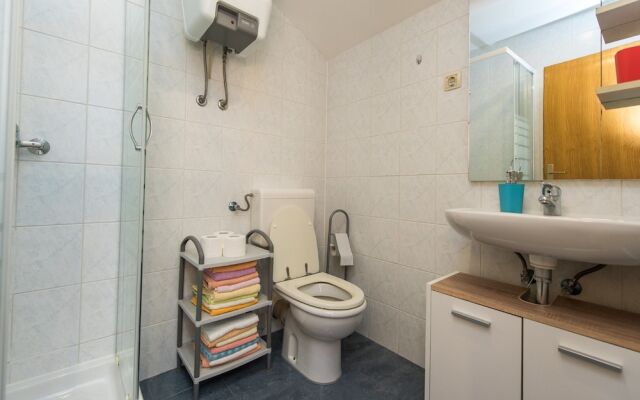 A4 Cozy Apartment w big Garden, Balcony & Grill