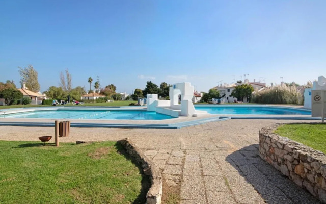 Nice Terrace Pool Studio